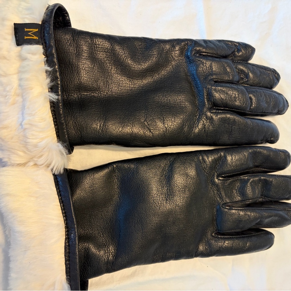 Luxurious Black Leather Gloves with Fur Trim